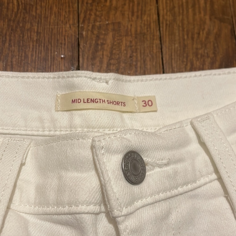 Levi’s White Distressed Mid Length Shorts Size 30 - Picture 2 of 5
